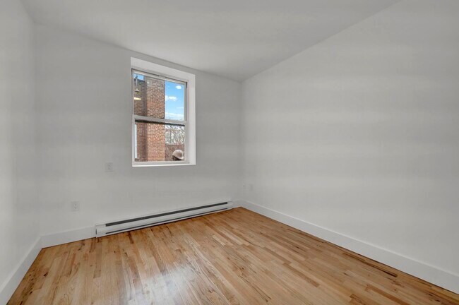 Building Photo - 163 3rd St