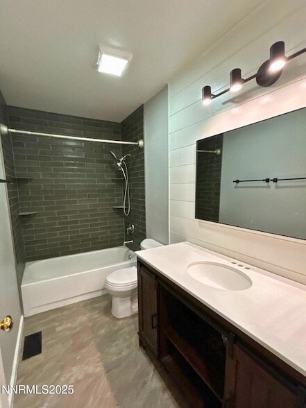 Building Photo - 8657 Silver Shores Dr