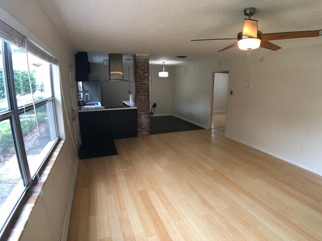 Building Photo - 606 Harwood Street