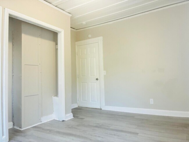 Building Photo - 1204 Asheboro St
