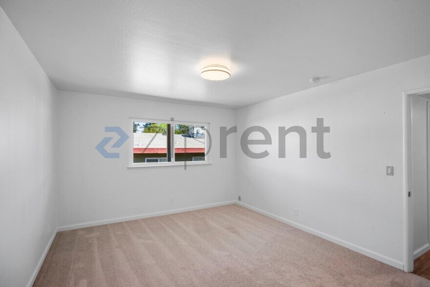 Building Photo - 138 Village Ct