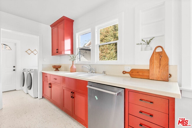 Building Photo - 4849 San Rafael Ave