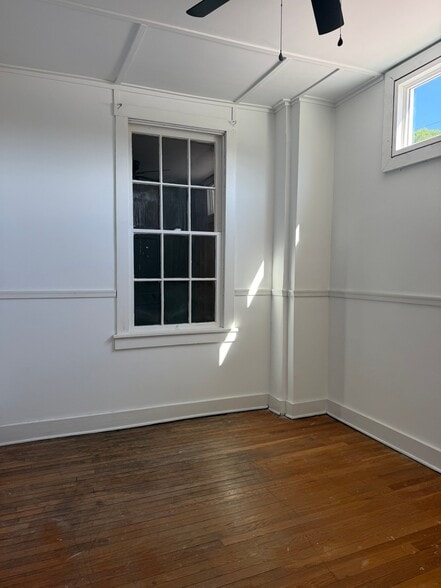Building Photo - 33 N Washington St