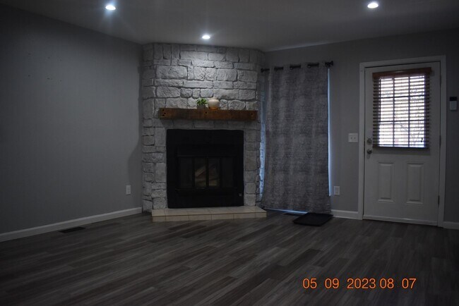 Building Photo - Lovely Updated Littleton Townhome in Wonderful Location