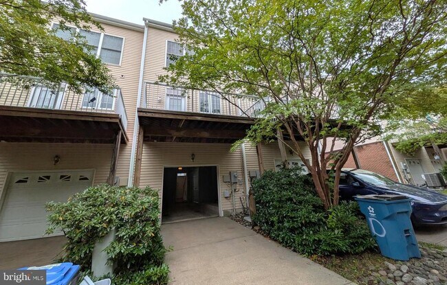 Building Photo - 25015 Riding Center Dr