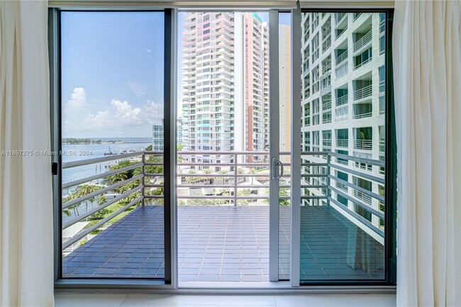 Building Photo - 1541 Brickell Ave