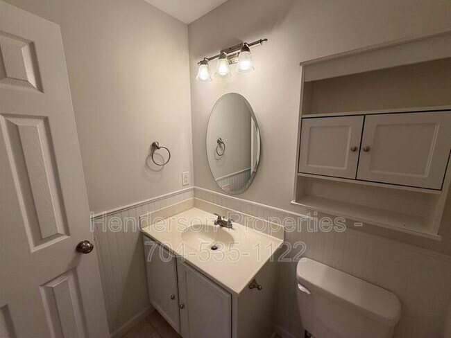 Building Photo - 2121 Ballingarry Dr
