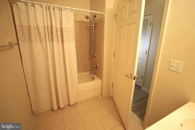 Building Photo - 611 Masterson Ct