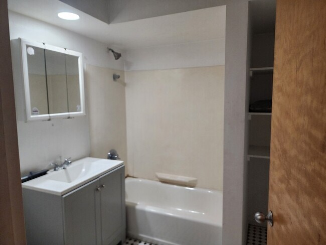 Building Photo - 125 Union St