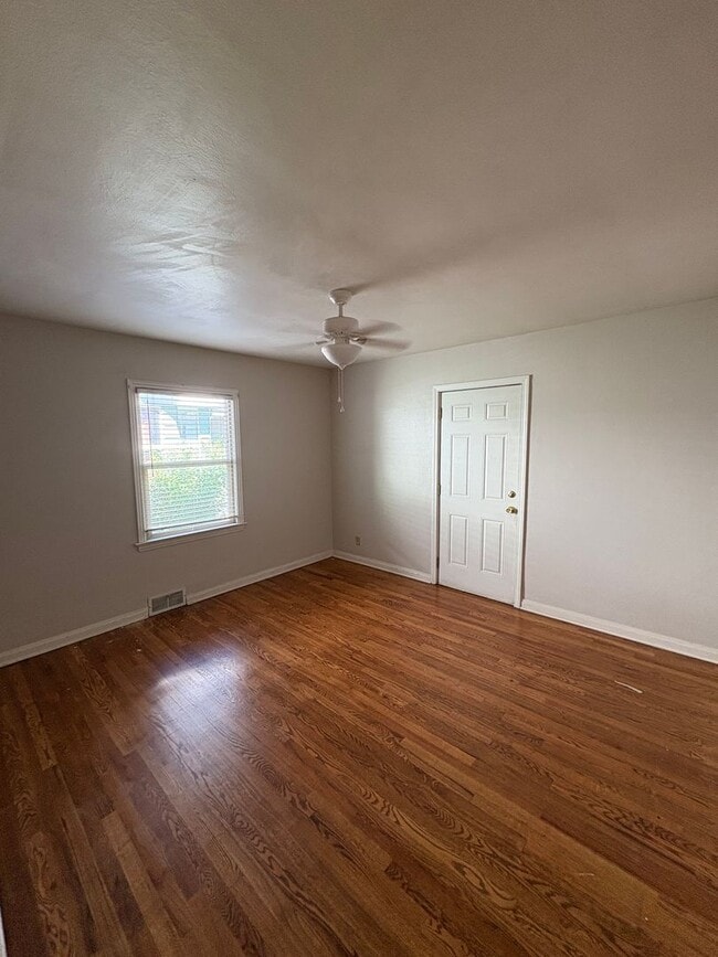 Building Photo - 3 Bed 2 Bath Cottage in Greeley