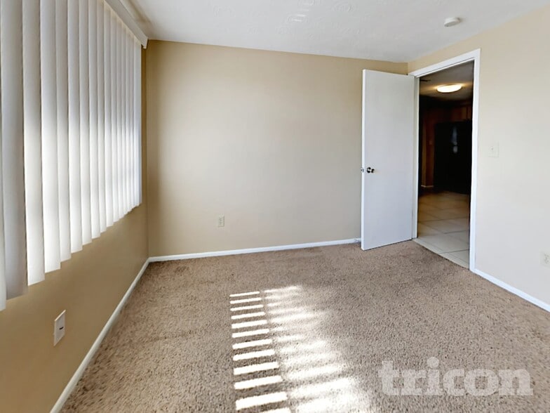 Building Photo - 3327 Seffner Dr