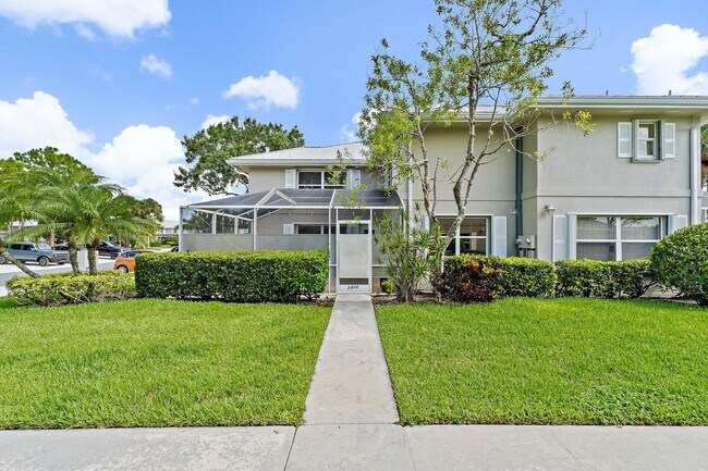 Building Photo - 2406 SW Danbury Ln