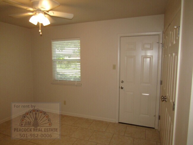 Building Photo - 1100 S James St