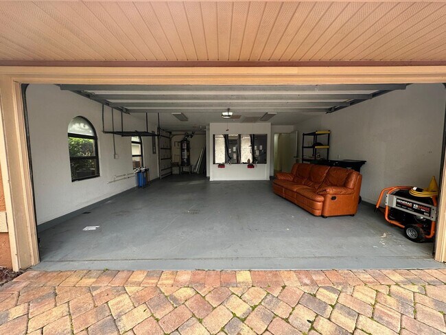 Building Photo - Tranquil Lakefront Living in the Heart of ...