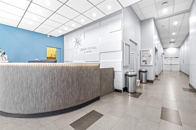 Building Photo - 1120 E Kennedy Blvd