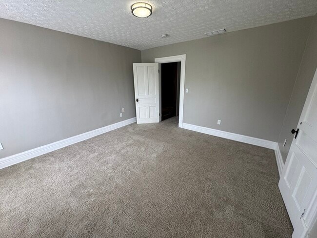 Building Photo - 214 N 17th St