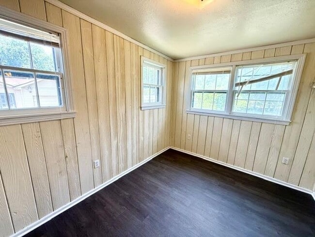 Building Photo - 3716 Parkwood St