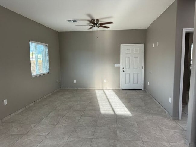 Building Photo - Beautiful Modern 3Bdm 2Ba Home, Easy Access to I-10, Must See!