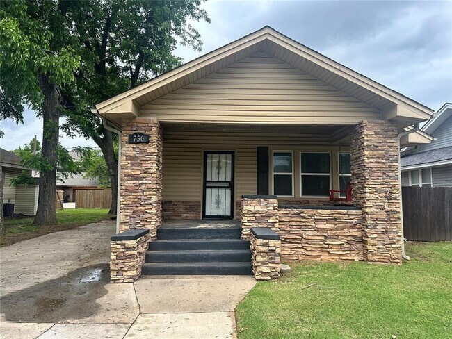 Primary Photo - 750 Jenkins Ave