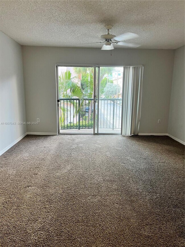 Building Photo - 2033 SE 10th Ave