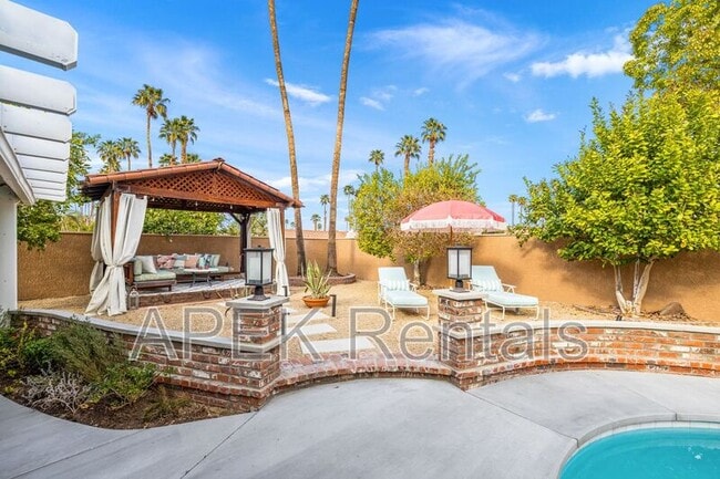 Building Photo - 1334 S San Joaquin Dr