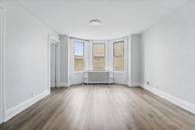 Building Photo - 335 47th St