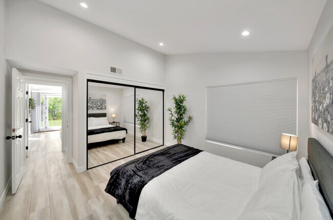 Building Photo - 5565 Ostin Ave