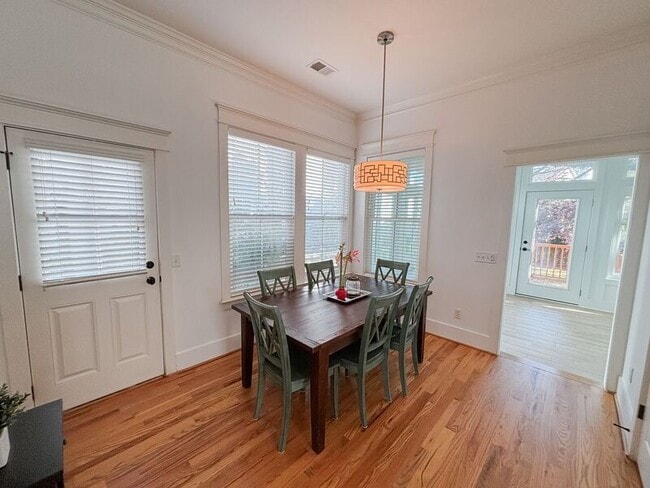 Building Photo - 1051 Phillips Park Dr