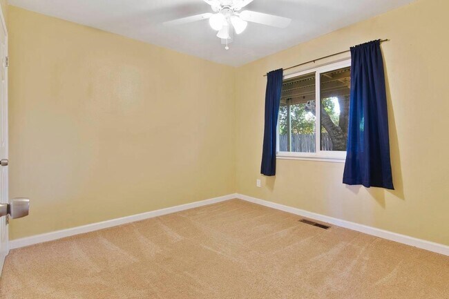 Building Photo - 1500 60th Ave