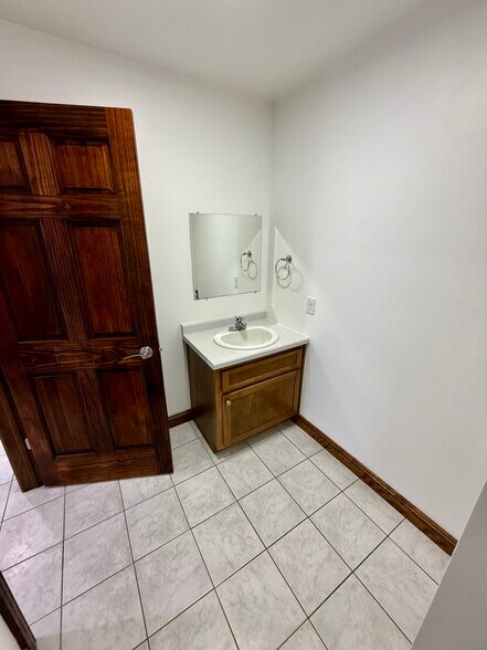 Building Photo - 707 Edge Point Ct