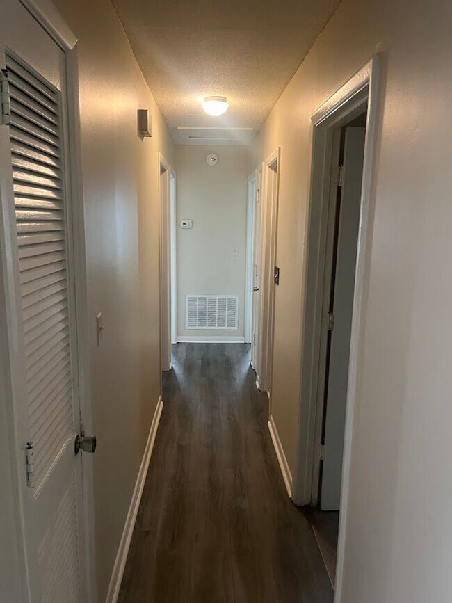 Building Photo - Available now. Freshly-painted 4 BR/1.5 BA Home on Big Lot in the Heart of James Island!