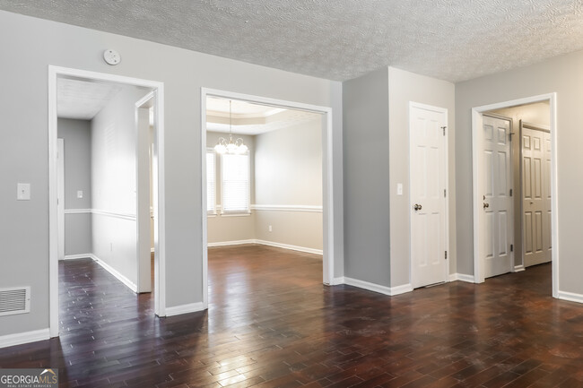 Building Photo - 4110 Summer Wood Dr