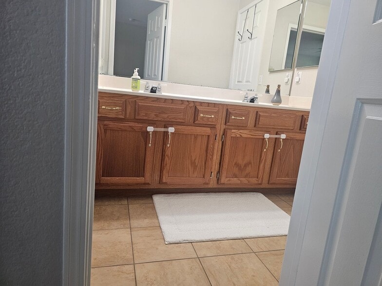 Building Photo - 42962 Cala Rosso