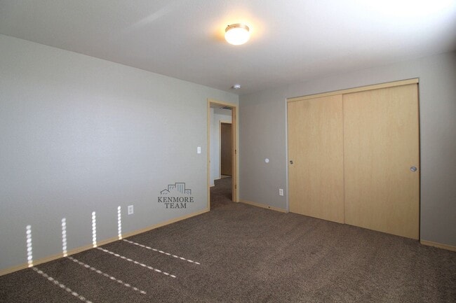 Building Photo - 4 Bedroom, 2.5 Bath Home in West Pasco