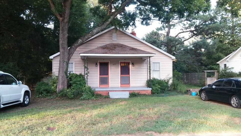 front of duplex - 427 Lebanon Rd