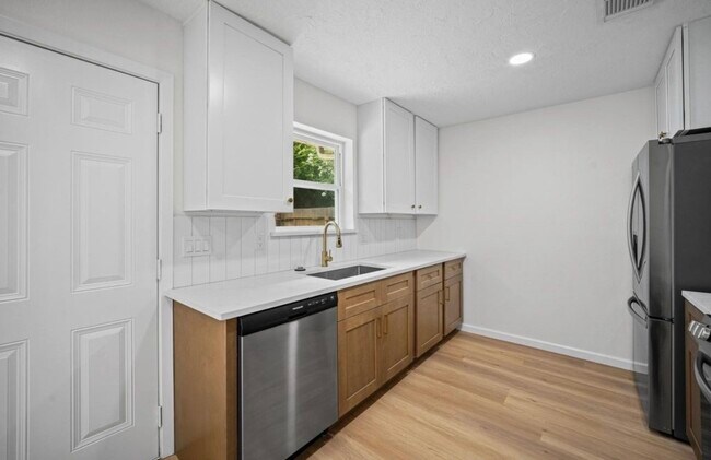 Building Photo - 10935 Silkwood Dr