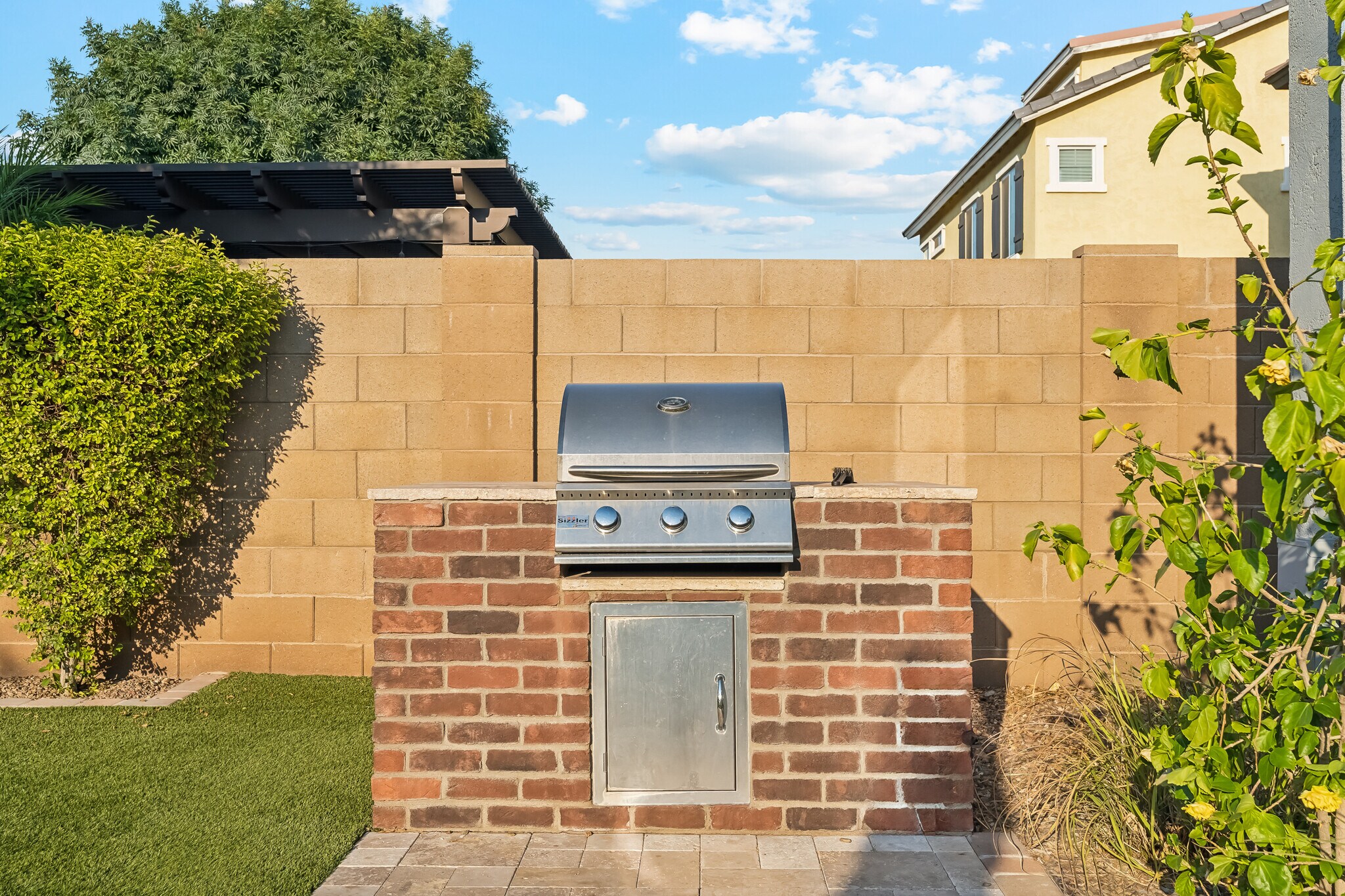 Grill - 10560 E Nichols Ave