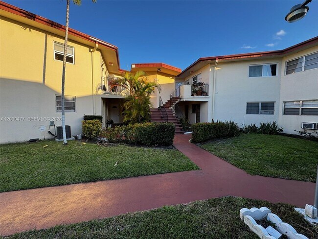 Building Photo - 1601 NE Miami Gardens Dr