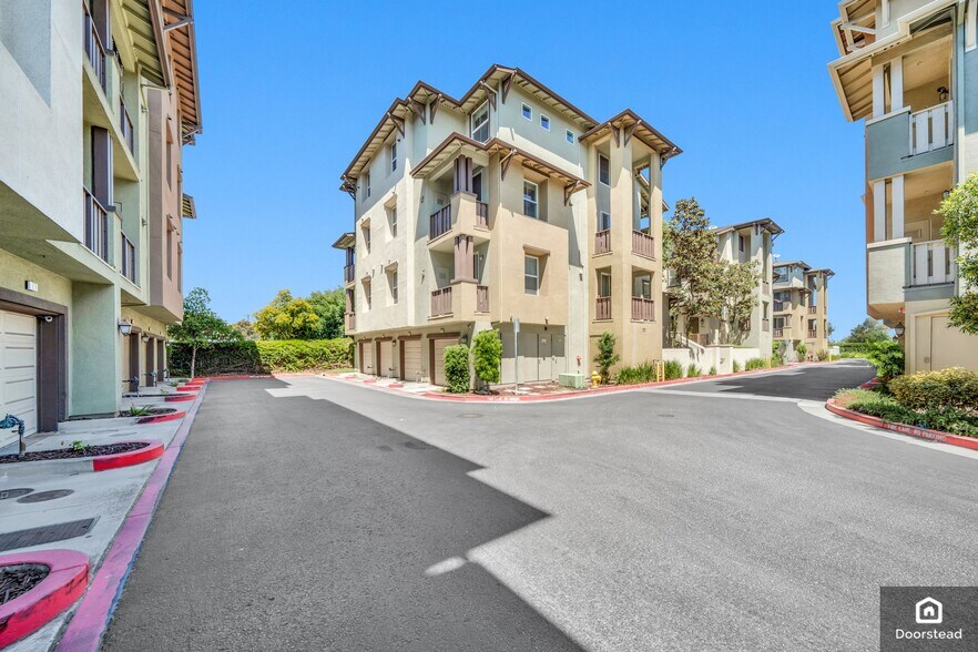 Building Photo - 955 Pavilion Loop