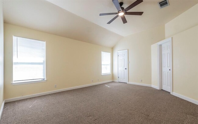 Building Photo - 2814 Bluejay Dr