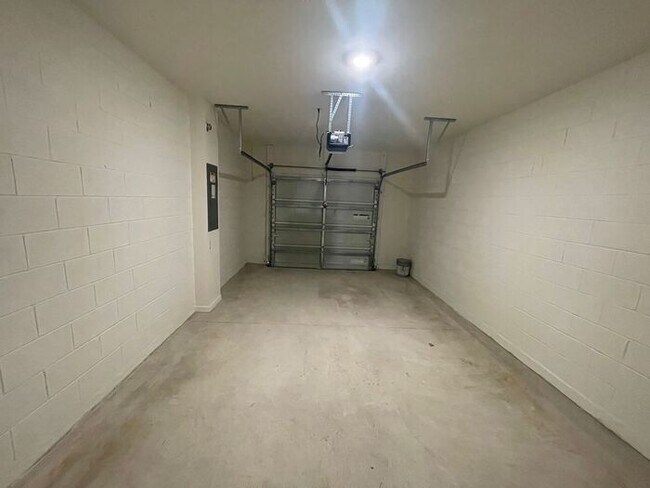 Building Photo - Beautiful, Newer 3/2.5 Apopka Townhome in Windrose!