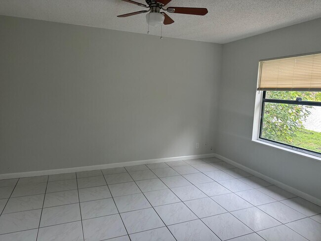 Building Photo - 7355 Pinedale Dr