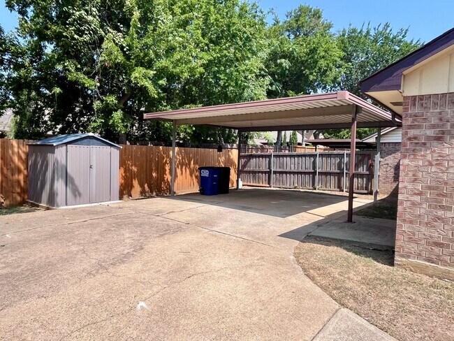 Building Photo - 3013 Clover Ln