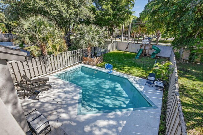 Building Photo - 372 Deer Creek Wildwood Ln E