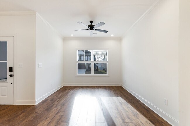 Building Photo - Maryville 37803 - 4 bedroom 3.5 bath - cal...