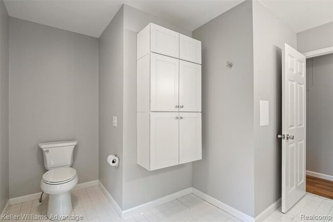 Building Photo - 33533 Rhonswood St