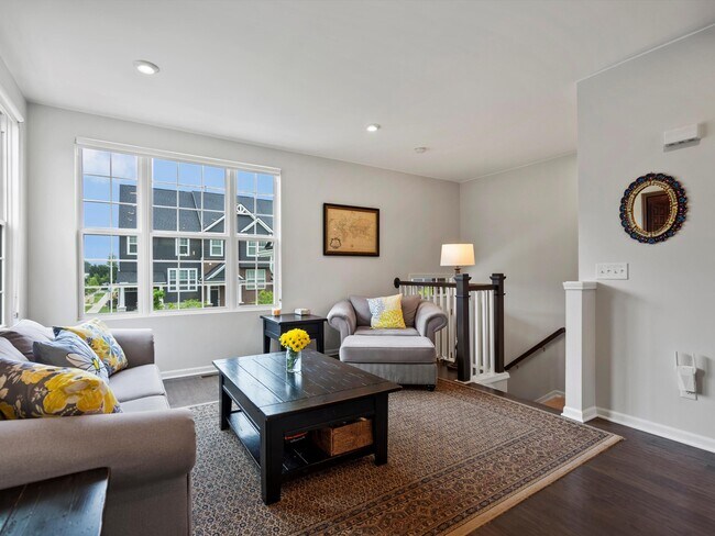 Building Photo - 202 N Sydney Ct