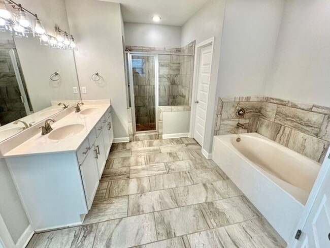 Building Photo - Now Leasing in Somerville- 4-Bedroom 3 Bath Home, Available Now!