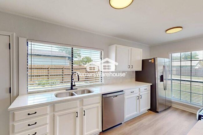 Building Photo - MOVE IN READY - 3BED/2BATH - PLANO, TEXAS