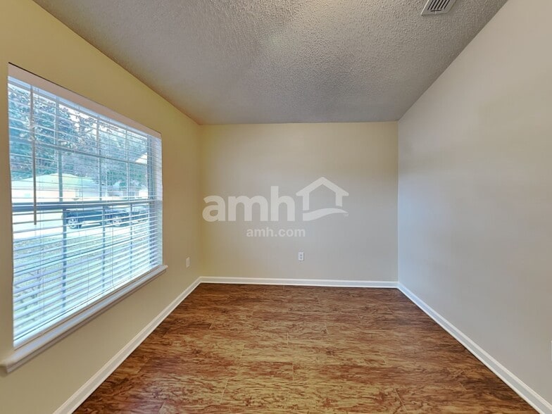 Building Photo - 2643 Creek Ridge Dr